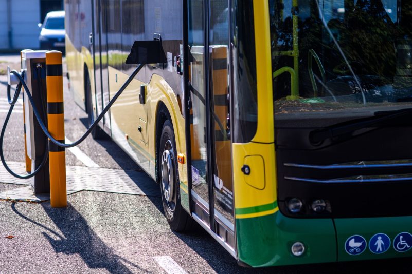 Seit 2018 fördert der Bund die Umrüstung der Busflotten in Deutschland - Tausende E-Busse sind seither im Linienverkehr unterwegs. (Archivbild)