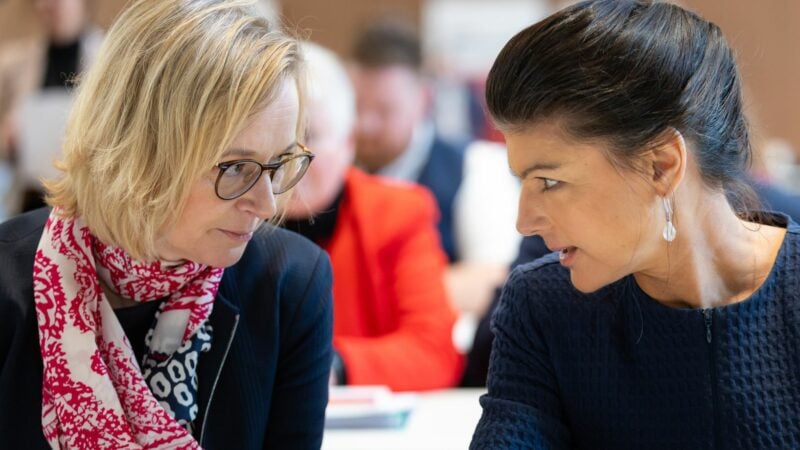 Thüringens BSW-Chefin Katja Wolf und Parteigründerin Sahra Wagenknecht zeigten sich nach einem Streit im Zuge der Koalitionsverhandlungen nun bei einem Landesparteitag versöhnlich.