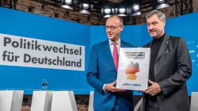 Die Union mit Kanzlerkandidat Friedrich Merz (l) wirbt für einen Politikwechsel nach der Wahl.