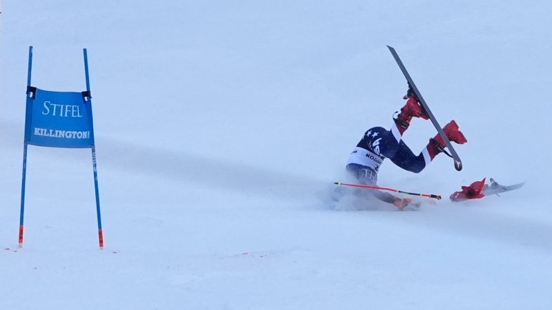 Mikaela Shiffrins Sturz sorgte für einen Schreckmoment an der Strecke.