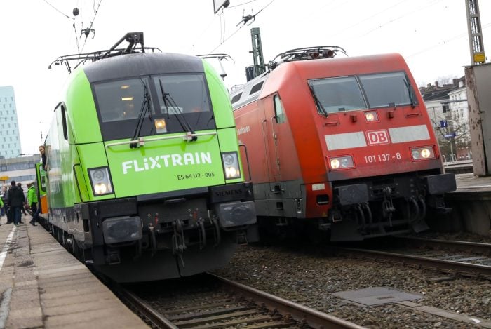 Die Deutsche Bahn und Flixtrain landen in dem Ranking auf Platz 16 beziehungsweise 20. (Archivbild)