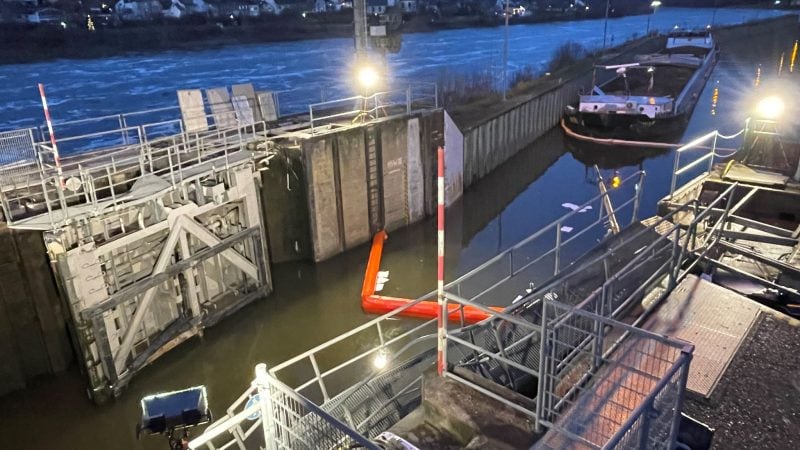 Die Torflügel der Schleuse wurden bei dem Unfall aus der Verankerung gerissen.