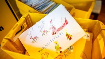 Wunsch nach Frieden und Familienzeit – Zehntausende Briefe erreichen Weihnachtspostämter