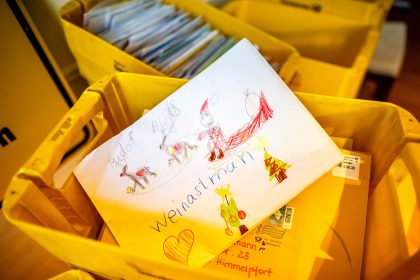 Wunsch nach Frieden und Familienzeit – Zehntausende Briefe erreichen Weihnachtspostämter