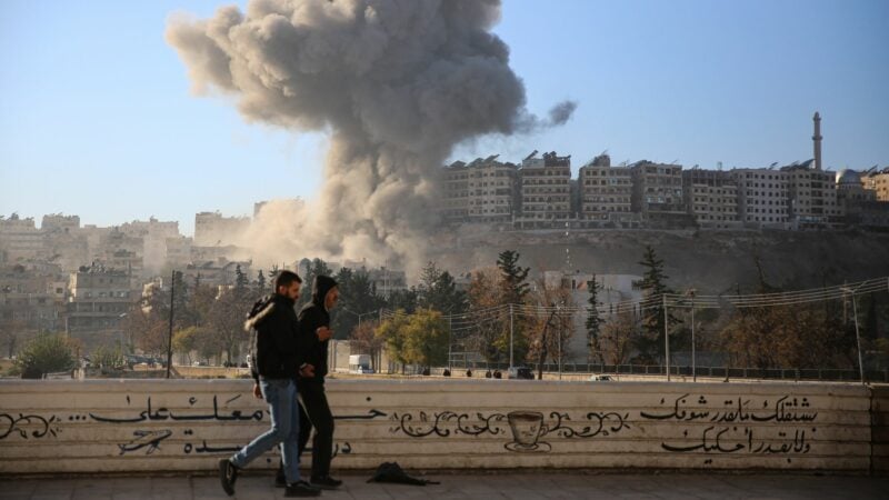 Militante islamische Gruppen haben die syrische Stadt Aleppo eingenommen. Der Diktator Assad und russische Verbündete fliegen Luftangriffe.