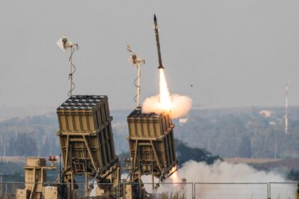 Militante Palästinenser in Gaza feuern Raketen auf Israel
