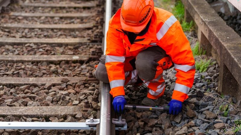 Die Strecke wurde für das elektronische Zugleitsystem ETCS ausgerüstet. (Archivbild)