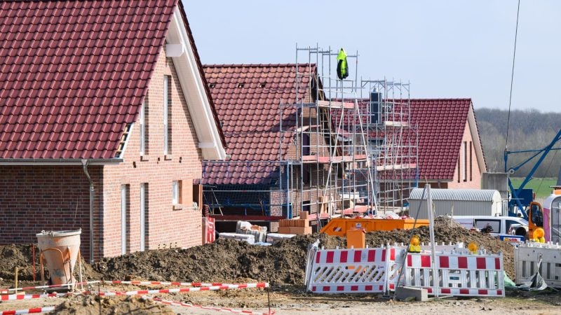 Sinkende Zinsen entlasten beim Hausbau (Archivbild)