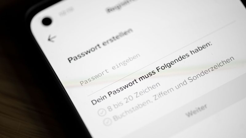 Nutzt man ein Passwort mehrfach, könnten Cyberkriminelle bei einem Datenleck Zugriff auf mehrere Konten bekommen. (Symbolbild)