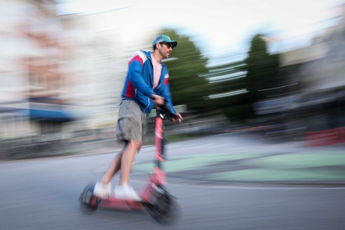 E-Scooter-Fahrer halten sich des ADAC nach am wenigsten an das Halteverbot.