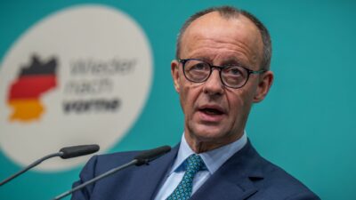 Unionskanzlerkandidat Merz will mit Bundestagsanträgen eine härtere Migrationspolitik erreichen.