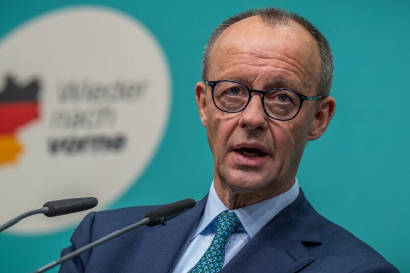 Unionskanzlerkandidat Merz will mit Bundestagsanträgen eine härtere Migrationspolitik erreichen.