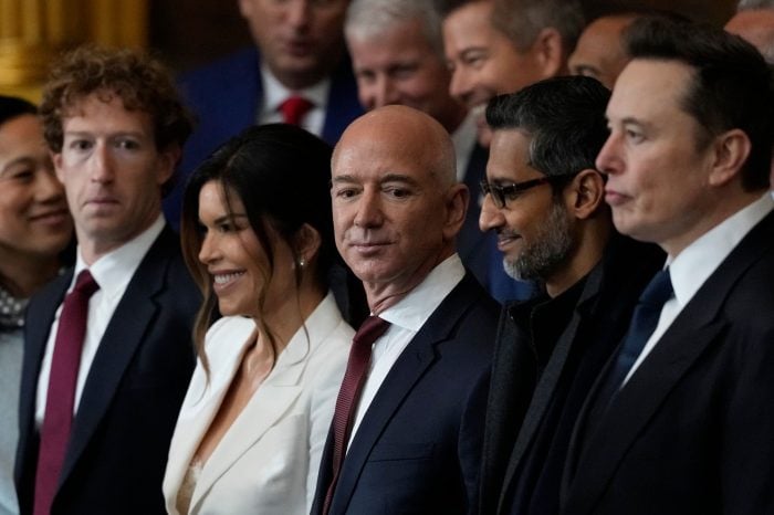 Unter den Gästen bei Trumps Amtseinführung: Mark Zuckerberg (l-r), Lauren Sanchez und ihr Partner Jeff Bezos, Sundar Pichai und Elon Musk.