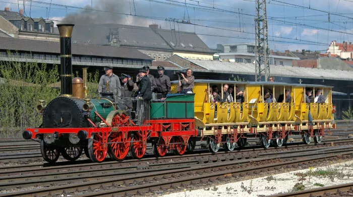 Die erste deutsche Eisenbahn verband 1835 Nürnberg und Führt.