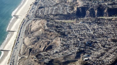 TICKER Los Angeles | Wetterdienst warnt vor „extremer Feuergefahr“ – Starkwinde erschweren Großeinsatz