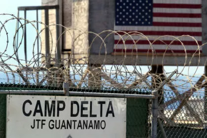 Trump plant, Zehntausende kriminelle illegale Einwanderer in Guantánamo zu inhaftieren