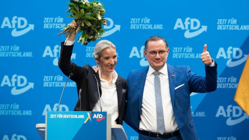 Weidel wurde per Akklamation durch Aufstehen zur Kanzlerkandidatin gewählt