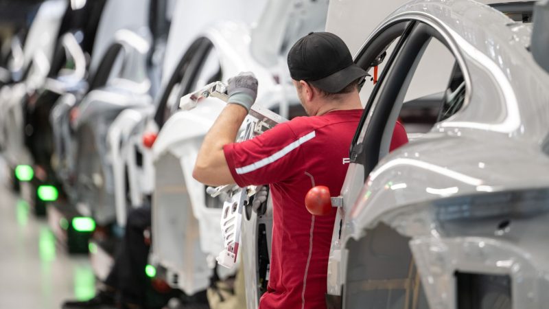 Viele deutsche Hersteller setzen vor allem auf teure Premium-Elektroautos. (Archivbild)