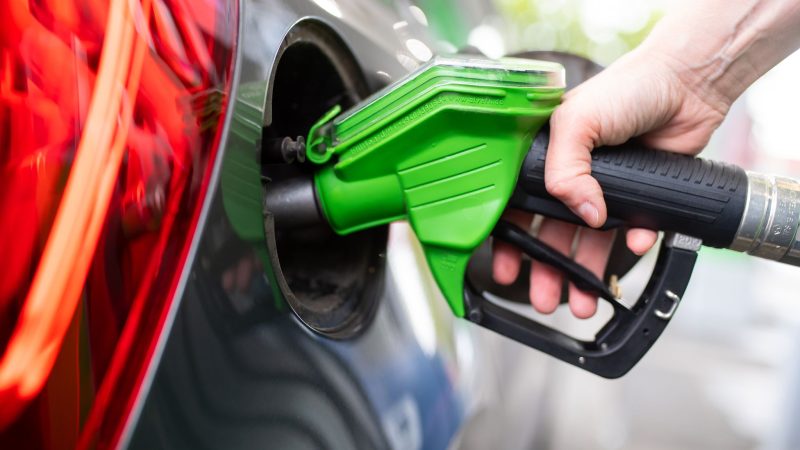 Fast umsonst konnten Autofahrer ihre Fahrzeuge an einer Tankstelle im Allgäu betanken. (Symbolbild)