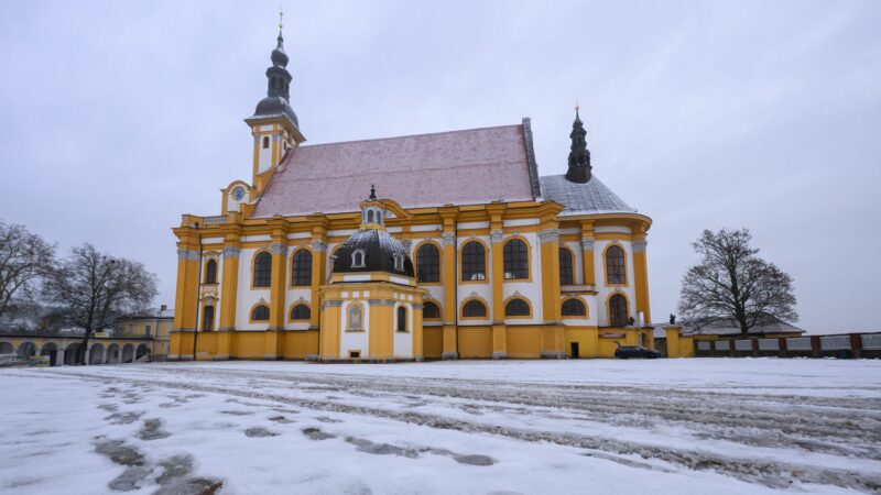 Auch im Osten könnte der Schnee bei den tiefen Temperaturen länger liegen bleiben.