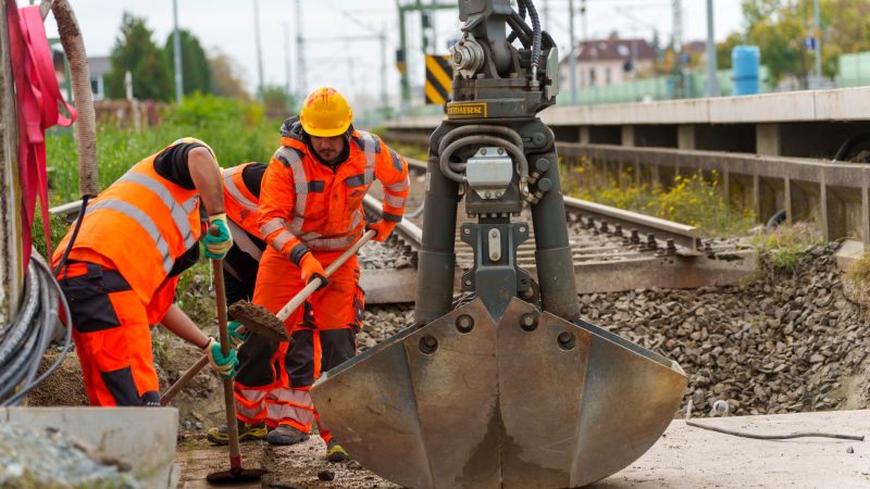 Der Aufsichtsratschef der Deutschen Bahn, Werner Gatzer, hält 150 Milliarden Euro für die langfristige Ertüchtigung der Bahn-Infrastruktur für erforderlich. (Archivbild)