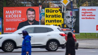 Wahlplakate, wie hier in Magdeburg, sollen nicht nur die Kandidaten und Kandidatinnen bekannter machen, sondern idealerweise auch Themen ansprechen, die die Wähler besonders bewegen. Aktuell ist das vor allem das Problemfeld Wirtschaft und Inflation.