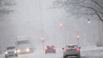 Starker Schneefall in Hamburg: Gefrierender Regen sorgt laut Deutschem Wetterdienst für Glatteisgefahr im gesamten Bundesgebiet.