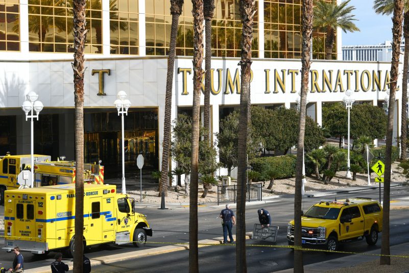 Erkenntnisse über einen Zusammenhang mit der Explosion vor dem Trump International Hotel in Las Vegas gibt es laut Polizei bisher nicht.