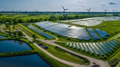 Nicht nur in der Dunkelflaute, auch wenn die Sonne scheint und der Wind weht und es zur sogenannten Hellbrise kommt, gerät Deutschlands Stromversorgung an ihre Grenzen.