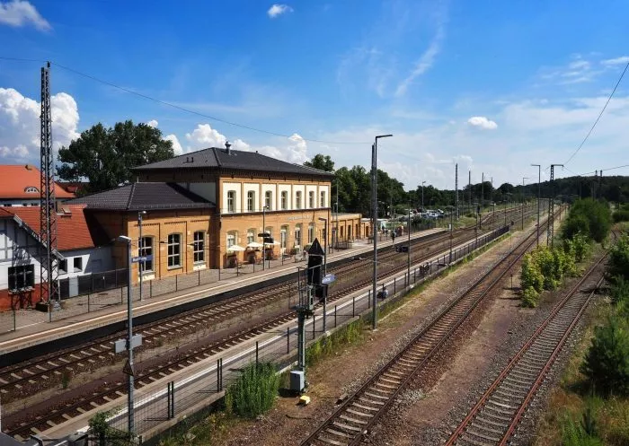 Der Bahnhof Bad Belzig wurde schon vor vielen Jahren umfassend saniert - und dient nun als gutes Beispiel einer Weiterentwicklung im Sinne der Verkehrswende. (Archivbild)