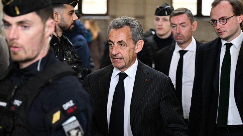 Frankreichs Ex-Präsident Sarkozy trägt nun elektronische Fußfessel