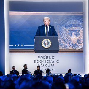 Trumps Rede in Davos: Mit niedrigem Ölpreis den Ukrainekrieg beenden – Sichere Gasversorgung und neue Zölle für Europa