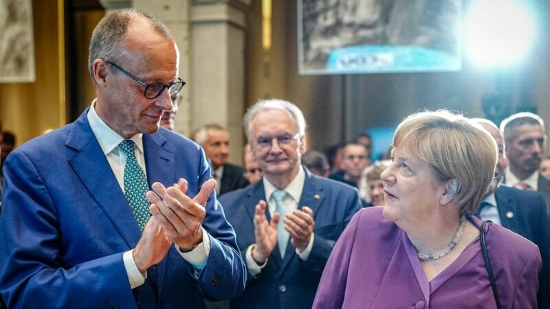 Ex-Kanzlerin Merkel distanziert sich mitten im Wahlkampf von Merz. (Archivbild)