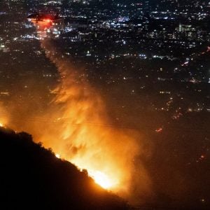 Hollywood Hills in Flammen: Evakuierungen und Zerstörung nehmen zu – zahlreiche Prominente betroffen