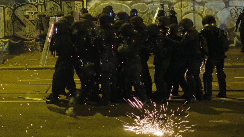 Auch das war Silvester: Angriffe auf die Polizei wie hier in Leipzig.