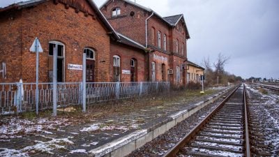 Der Deutschen Bahn gehören kaum noch Bahnhofsgebäude