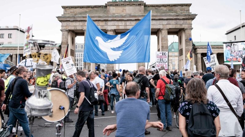 Mit dem Ende der Corona-Pandemie fiel ein wichtiges Thema der sogenannten Querdenker-Szene weg. (Archivbild)