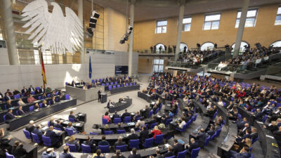 Schicksal der Kleinen bestimmt Schicksal des Landes – Letzte Generaldebatte vor der Wahl im Bundestag