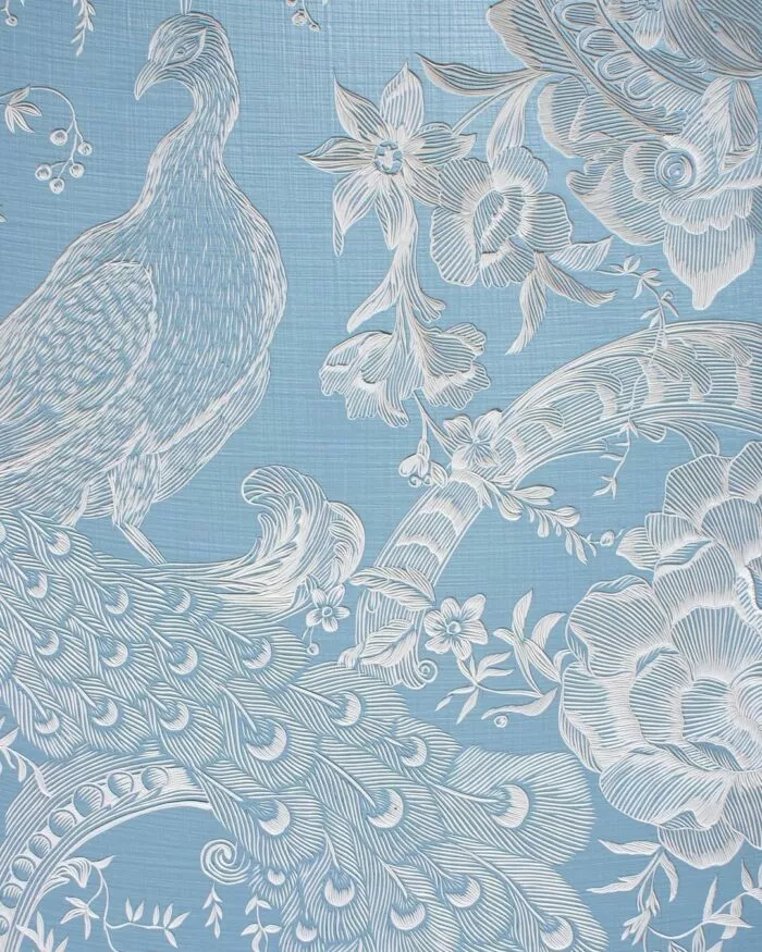 Schnitzen mit Acrylfarbe: Pfau und Blumen