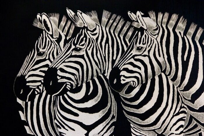 Schnitzen mit Acrylfarbe: Zebras