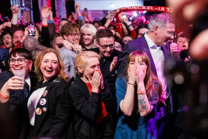 Linke holt Stimmen von fast allen Parteien, AfD aktiviert fast zwei Millionen Nichtwähler