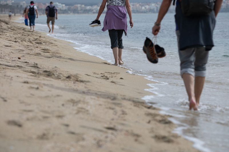 Sommer, Sonne, Strand: Zu den beliebtesten Reisezielen der Deutschen zählt wieder einmal Spanien. (Archivbild)