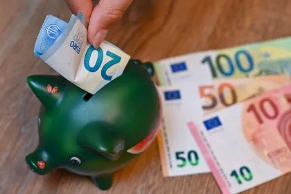 Viele sind vorsichtig: Die Menschen sparen