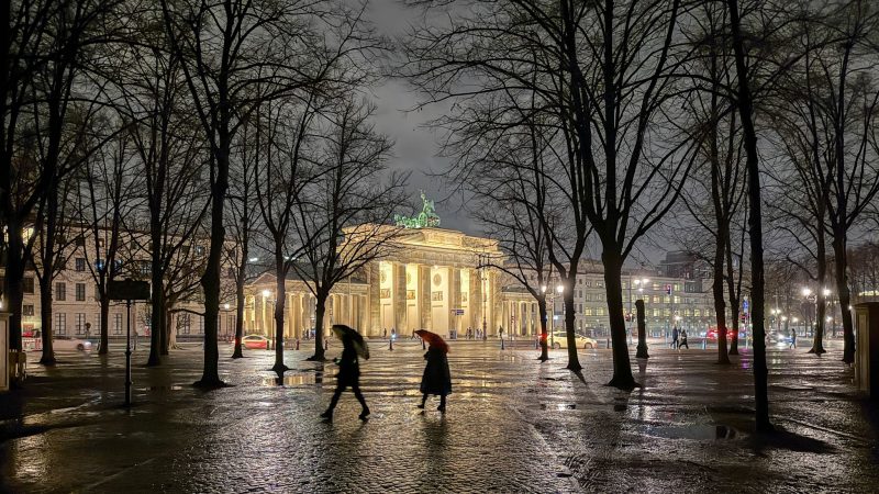 Winterwahlkampf bringt Herausforderungen mit sich – Lauterbach kauft sich Funktionsunterwäsche