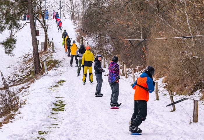 Sogar in Brandenburg kann man aktuell Ski und Snowboard fahren. 