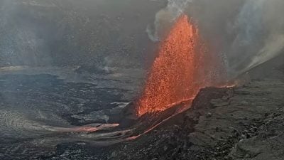 Hawaii: Vulkan Kilauea spuckt 100 Meter hohe Lavafontänen