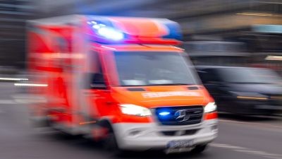 Stau auf Autobahn: Baby in Baden-Württemberg in Rettungswagen geboren