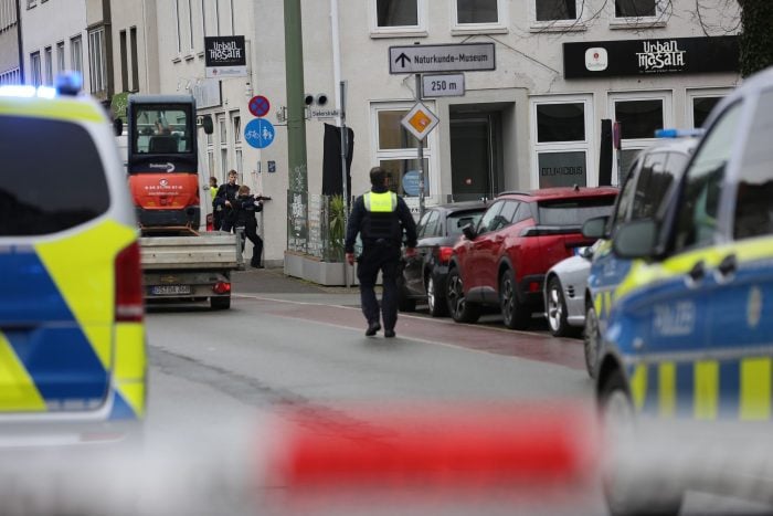 Nach Schüssen am Landgericht in Bielefeld ist die Polizei im Großeinsatz