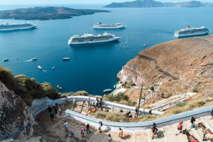 Inselregion Santorini bebt fast ununterbrochen – Menschen flüchten