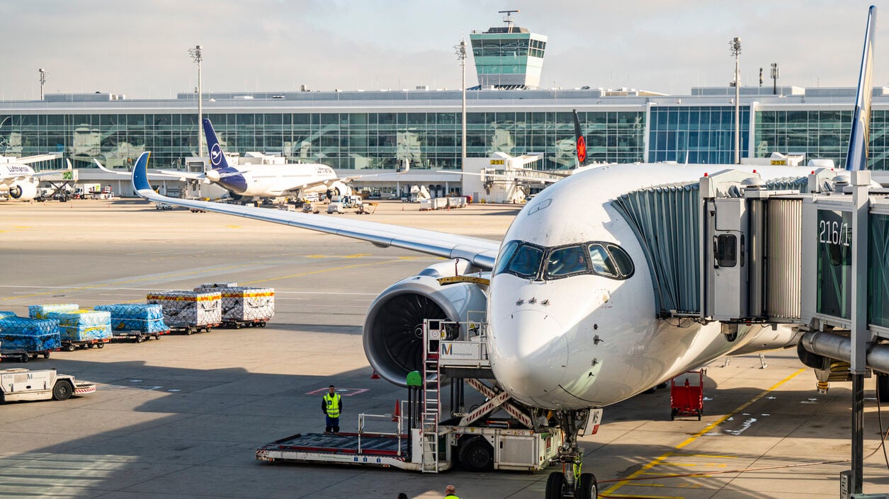 Flugbranche-in-Alarmstimmung-H-chststand-an-Steuern-und-Geb-hren